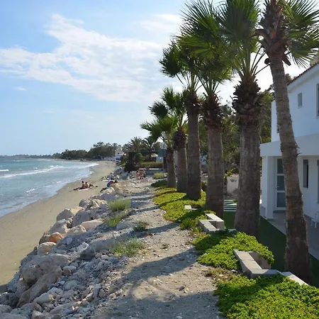 Beachfront Meneou Blu 2 Bedrooms Beach House 度假居 *