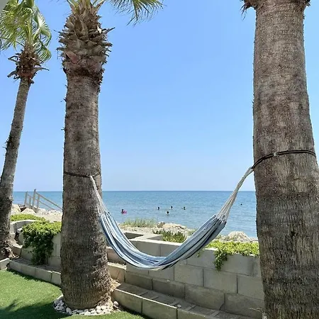 度假居 Beachfront Meneou Blu 2 Bedrooms Beach House *