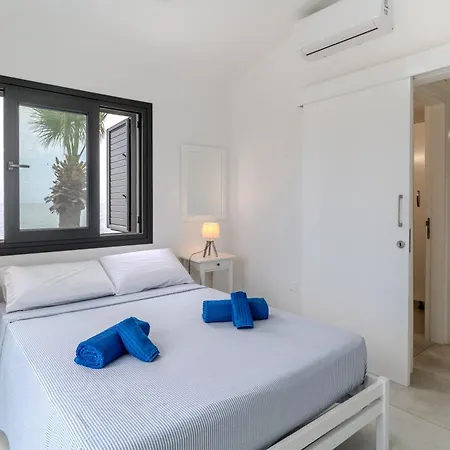 Beachfront Meneou Blu 2 Bedrooms Beach House 度假居