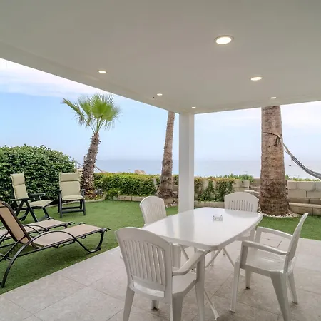度假居 Beachfront Meneou Blu 2 Bedrooms Beach House Meneou