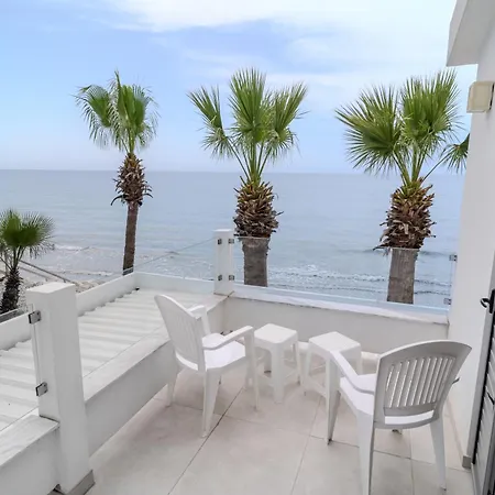 Beachfront Meneou Blu 2 Bedrooms Beach House 度假居 Meneou